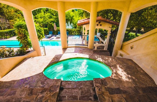 Temecula Villa | De Luz by AvantStay | 5 Acre Estate w/Lake, Pool & Hot Tub