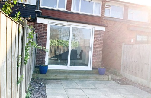 Streatham House | De Montfort House is a lovely 2 bedroom house in the Streatham.