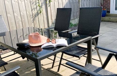 Streatham House | De Montfort House is a lovely 2 bedroom house in the Streatham.