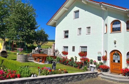 Neukirchen Beim Heiligen Blut Apartment | Vacation apartment (85 sqm) with cozy eat-in kitchen