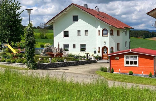 Neukirchen Beim Heiligen Blut Apartment | Vacation apartment (85 sqm) with cozy eat-in kitchen