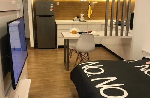 Seri Kembangan Apartment | De ONe HomeStay#Wifi#Netflix#Highfloor unit