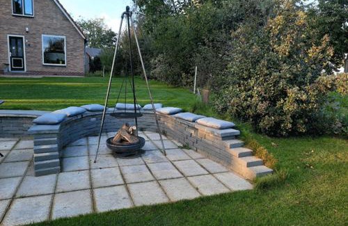 Municipality of Steenwijkerland House | De Opkikker 10 persoons vakantiehuis met hottub
