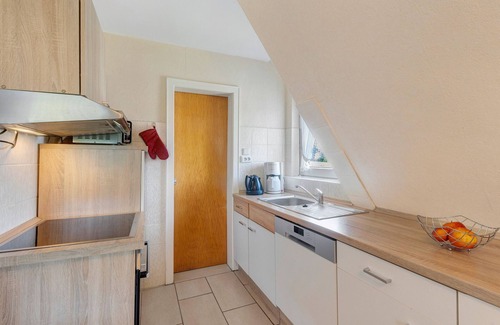 Gellinghausen Apartment | Apartment 'Wallensiepen' with Balcony and Wi-Fi
