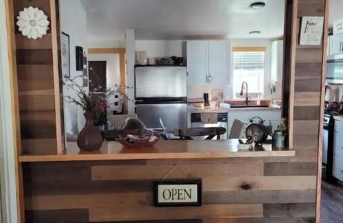 Payson Cottage | DE-stress in this quiet, serene cottage. Mountains, Horses, Verde River, Peace.