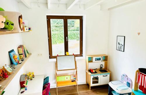 Witte Burg House | De Veldmuis, met mooie speelhoek en speelhuis