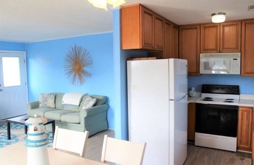 Long Beach House | Deacon on Dolphin! Quaint 3rd Row Beach House with Ocean Views!