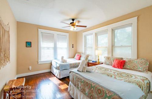 Hyde Park Apartment | Dead Poets Society- U of Tampa Flat in N Hyde Park