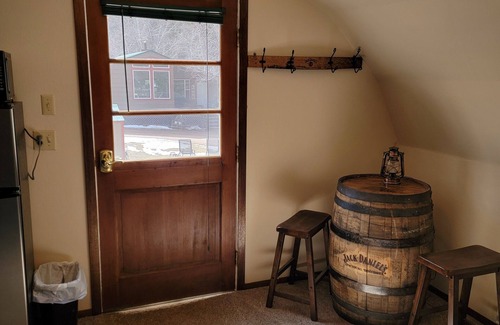 Deadwood Apartment | Deadwood Blackhills 2 Bit Creek Studio getaway
