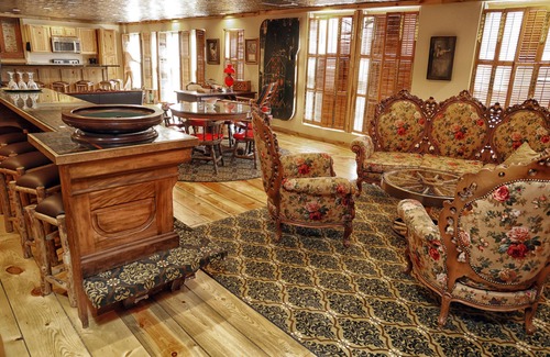 Deadwood House | Deadwood Historic Brothel - 5 BR 4 BA in downtown Deadwood - Sleeps 12 - parking