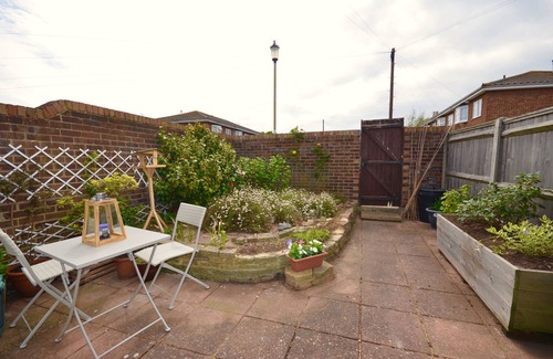 Deal House | Deal Town centre holiday home in quiet part of High Street with parking