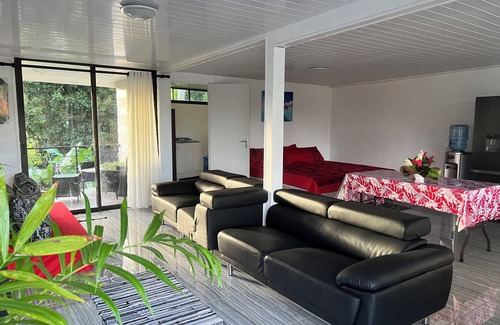 Bora Bora Apartment | DEANE HOUSE Large, fully-equipped studio located in the city center.