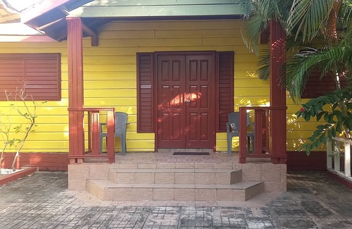 Lacovia Cottage | Deano's Cottages