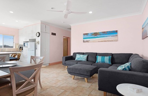 Forster Apartment | Debra Court 11 on Main Beach!