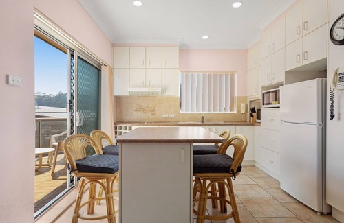 Forster Apartment | Debra Court 11 on Main Beach!