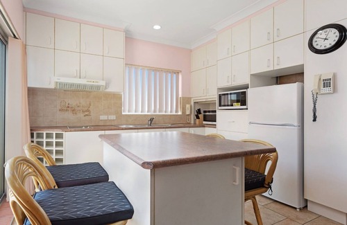 Forster Apartment | Debra Court 11 on Main Beach!