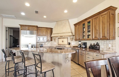 St. Tropez House | DECEMBER DATES AVAIL! Pet-Friendly 3BR Luxury Home walk to beach!