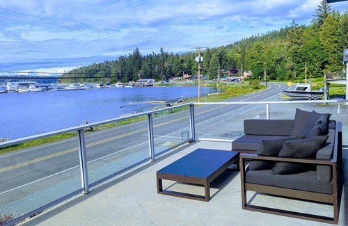 Oak Harbor House | Deception Pass Waterfront Stay on Cornet Bay, 2 Bed, 1 Bath, Luxury Touches