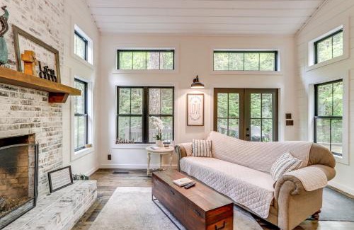 Ellijay House | Deck and Fire Pit Bliss Mountaintown Creek Cottage!