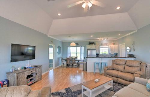 Port Bolivar House | Deck and Grill Walkable Crystal Beach House!