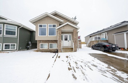 Grande Prairie House | Deck & BBQ/Great Location/3 beds/1 Bath