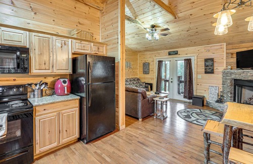Murphy Cabin | Deck & Fire Pit: Smoky Mountain Cabin Hideaway!