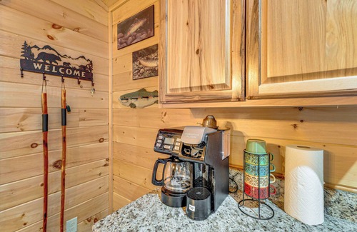 Murphy Cabin | Deck & Fire Pit: Smoky Mountain Cabin Hideaway!