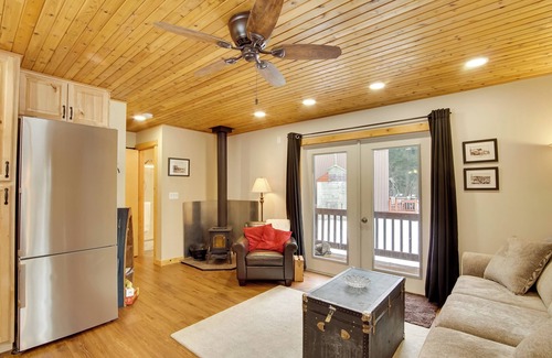 Elk Meadows Cottage | Deck & Fire Pit: Yakima River Retreat in Cle Elum