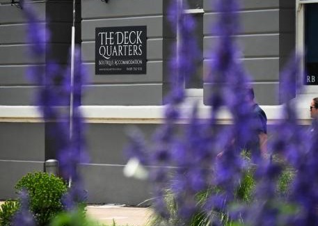 Mansfield Hotel | Deck Quarters - Mansfield, Victoria