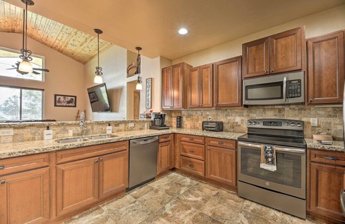 Sierra Pines Cabin | Deck & Views: Dog-Friendly Cabin in Show Low!