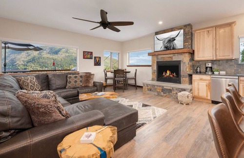 Grand Lake Cabin | Deck w/Expansive Mountain Views, Pool Table - New Construction, Close to Town