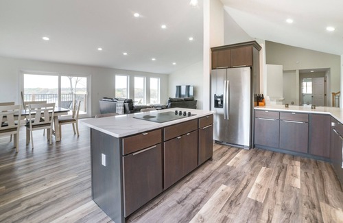 Eddyville House | Deck w/Lake Barkley Views: Spacious Family Home!
