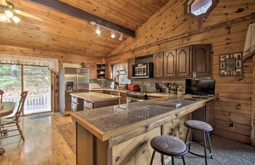 James Creek Cottage | Deck w/Private Hot Tub: Lakefront Raystown Cabin!