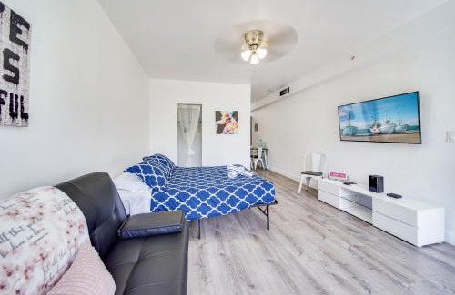 South Beach Apartment | Deco Apt w/2 Queen Beds on Ocean Dr, South Beach