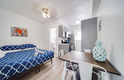 South Beach Apartment | Deco Apt w/2 Queen Beds on Ocean Dr, South Beach