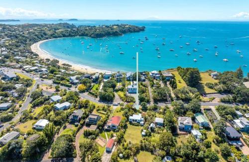 Oneroa House | Deco Cottage