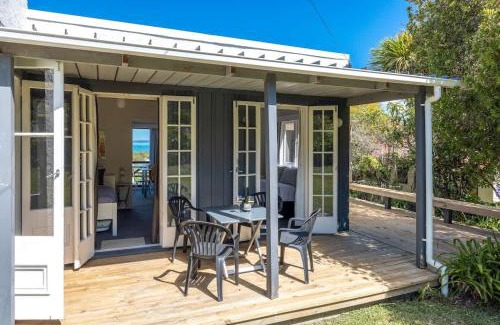 Oneroa House | Deco Cottage