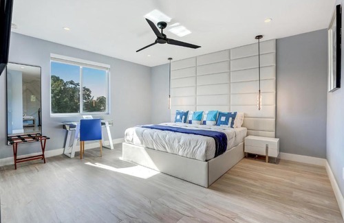Coral Way House | Deco Delight - Central Hub
