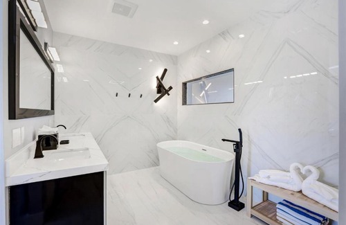 Coral Way House | Deco Delight - Central Hub