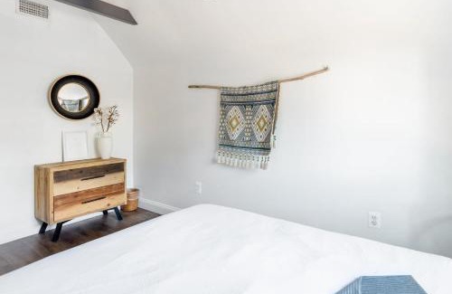 Le Droit Park House | Decompress in the Zen Surroundings of a Cozy Carriage House