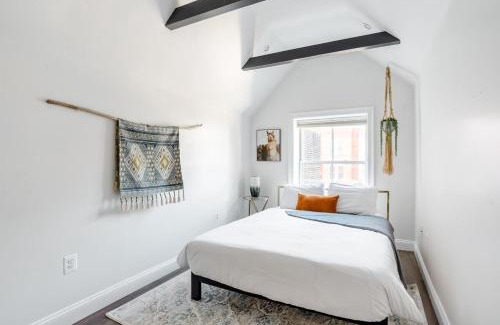 Le Droit Park House | Decompress in the Zen Surroundings of a Cozy Carriage House