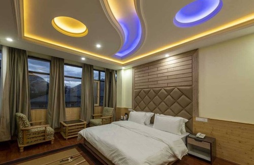 Kargil Hotel | Dee Grand Marq Hotel