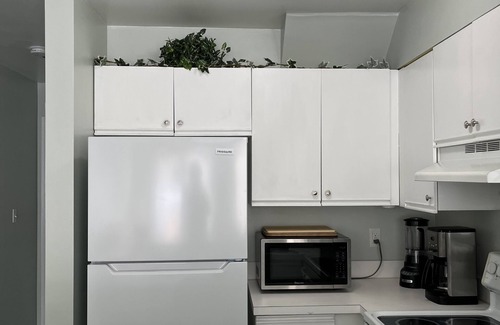 Bahama Village Condo | Dee's Dream Sunset Condo with WiFi and AC in Key West - 2 bdrm - Shipyard #151