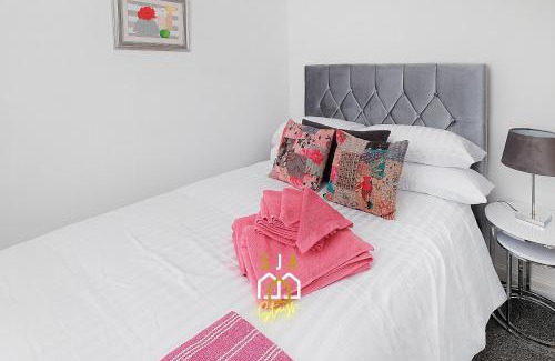 Central Aberdeen Apartment | Dee Street Stay - SJA Stays - Modern 2 Bed Apartment