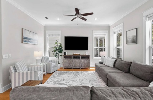 Seagrove Beach House | DEEDED BEACH ACCESS, 4BR/3BA, 2 pools, 4 min to sand, 1 min to shops & rest!