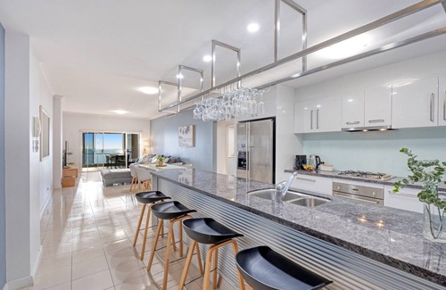 Brisbane Waterfront House | Deep Blue 12 Apartment Moreton island