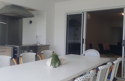 Brisbane Waterfront Apartment | Deep Blue 2 Apartment 18