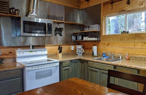Bryson City Cabin | Deep Creek Hideaway Near the Smoky Mountain National Park