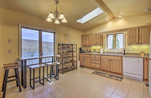 Thayerville House | Deep Creek Lake Townhome w/Deck & Water Views