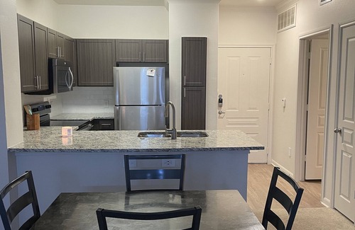 Downtown Dallas Apartment | Deep Ellum Downtown Dallas 1-bedroom loft w/pool! - 3 min walk to Farmers Market